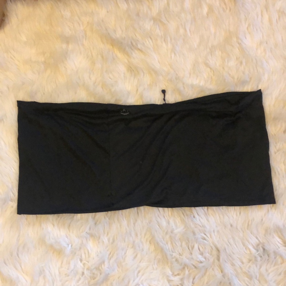 Infinity scarf with zipper pocket